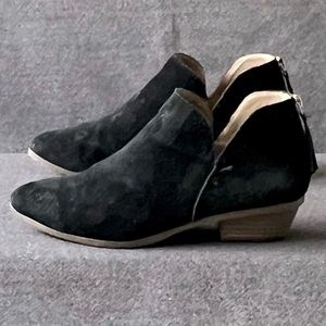 ⭐️ Offer B2G2! BUY 2 GET 2 FREE!
Kenneth Cole Reaction SIDE WAY Suede Booties
